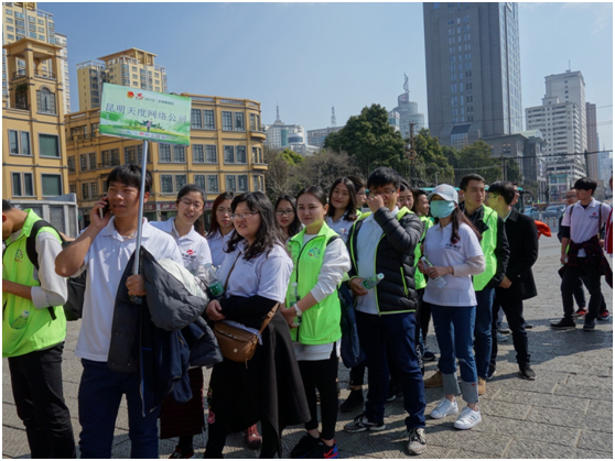 雷鋒精神，人人可學;奉獻愛心，處處可為。積小善為大善，善莫大焉。當有人需要幫助時，大家搭把手、出份力，社會將變得更加美好。
